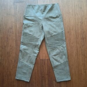 7 FOR ALL MANKIND capri legging size M coffee color Pleated Knit High Waist Moto